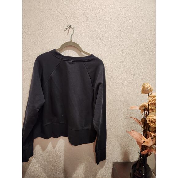Nike‎ Dri-Fit Cropped Sweatshirt Women's Size Small Black relaxed Logo Embossed - Picture 3 of 5